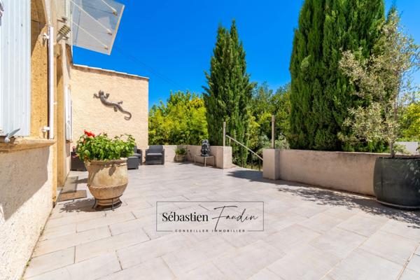 Dpt Bouches du Rhône (13) à vendre LA VALENTINE maison P5 de 162 m² - Terrain de 899 m² - Piscine - Climatisée - Garage - Carport