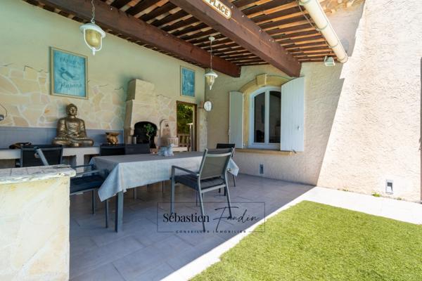 Dpt Bouches du Rhône (13) à vendre LA VALENTINE maison P5 de 162 m² - Terrain de 899 m² - Piscine - Climatisée - Garage - Carport