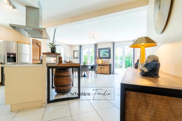 Dpt Bouches du Rhône (13) à vendre LA VALENTINE maison P5 de 162 m² - Terrain de 899 m² - Piscine - Climatisée - Garage - Carport