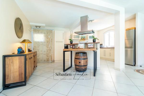 Dpt Bouches du Rhône (13) à vendre LA VALENTINE maison P5 de 162 m² - Terrain de 899 m² - Piscine - Climatisée - Garage - Carport