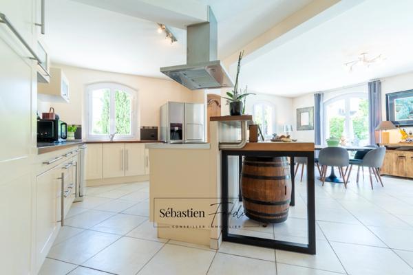 Dpt Bouches du Rhône (13) à vendre LA VALENTINE maison P5 de 162 m² - Terrain de 899 m² - Piscine - Climatisée - Garage - Carport