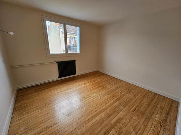 Immeuble 315 m² Vichy proche gare et école kiné