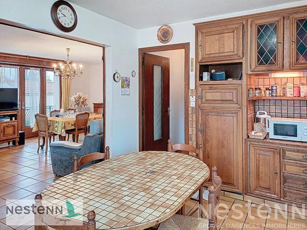 Maison à vendre à Saujon,près du centre ville,5 pièces, 4 chambres, garage fermé