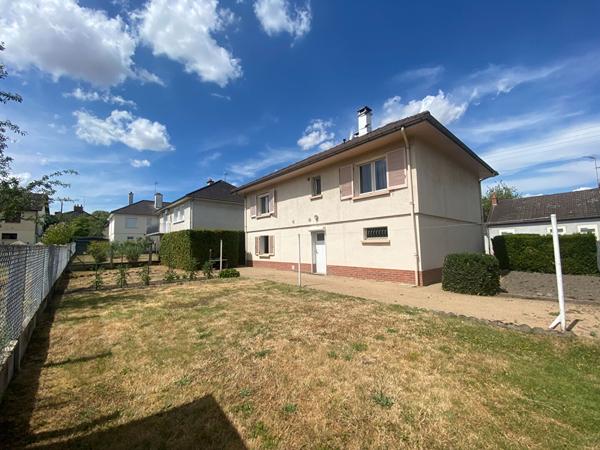 A vendre à Commentry - Jolie Maison ( 125 m2) - 3 Chambres - Terrain 445 m² Commentry
