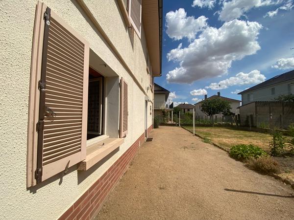 A vendre à Commentry - Jolie Maison ( 125 m2) - 3 Chambres - Terrain 445 m² Commentry