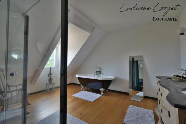 Proche Nogent-L’Artaud (8min) Chezy-Sur-Marne (6min) Maison traditionnelle de 200 m² - Vue panoramique – 5 chambres- Grande pièce de vie -Piscine -Terrasse 100m2- Sous-sol total -terrain 1384m2 DPE C