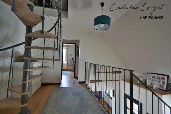 Proche Nogent-L’Artaud (8min) Chezy-Sur-Marne (6min) Maison traditionnelle de 200 m² - Vue panoramique – 5 chambres- Grande pièce de vie -Piscine -Terrasse 100m2- Sous-sol total -terrain 1384m2 DPE C