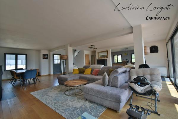 Proche Nogent-L’Artaud (8min) Chezy-Sur-Marne (6min) Maison traditionnelle de 200 m² - Vue panoramique – 5 chambres- Grande pièce de vie -Piscine -Terrasse 100m2- Sous-sol total -terrain 1384m2 DPE C