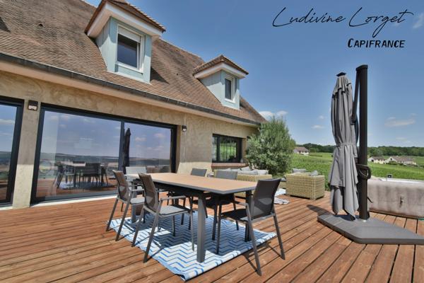 Proche Nogent-L’Artaud (8min) Chezy-Sur-Marne (6min) Maison traditionnelle de 200 m² - Vue panoramique – 5 chambres- Grande pièce de vie -Piscine -Terrasse 100m2- Sous-sol total -terrain 1384m2 DPE C
