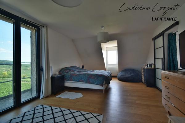 Proche Nogent-L’Artaud (8min) Chezy-Sur-Marne (6min) Maison traditionnelle de 200 m² - Vue panoramique – 5 chambres- Grande pièce de vie -Piscine -Terrasse 100m2- Sous-sol total -terrain 1384m2 DPE C