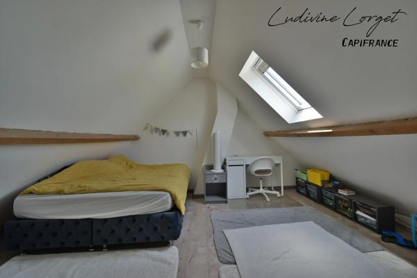 Proche Nogent-L’Artaud (8min) Chezy-Sur-Marne (6min) Maison traditionnelle de 200 m² - Vue panoramique – 5 chambres- Grande pièce de vie -Piscine -Terrasse 100m2- Sous-sol total -terrain 1384m2 DPE C