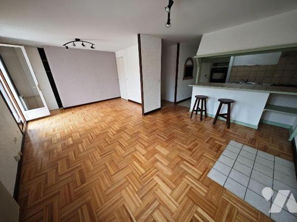 L'office notarial vous propose ce bel appartement, idéalement situé à deux pas du coeur de Noha...