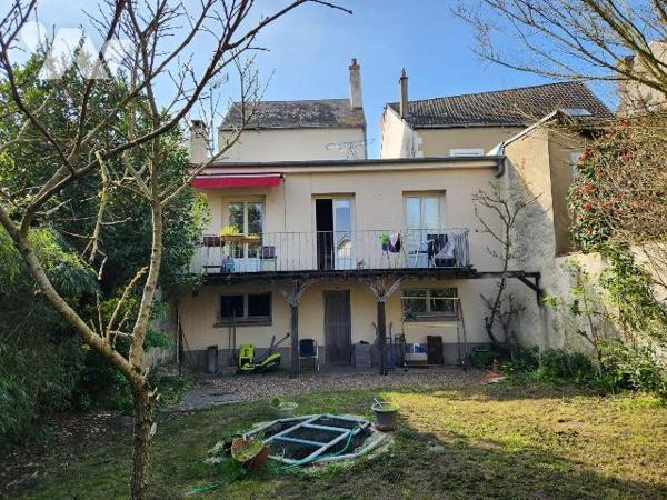 LA FLECHE Centre, Maison de ville 183 m² avec jardin

- Grand séjour de 61 m², salle d'eau, w...