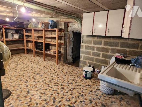 LA FLECHE Centre, Maison de ville 183 m² avec jardin

- Grand séjour de 61 m², salle d'eau, w...