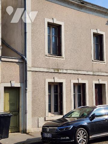 LA FLECHE Centre, Maison de ville 183 m² avec jardin

- Grand séjour de 61 m², salle d'eau, w...