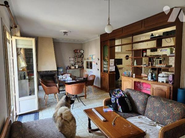 LA FLECHE Centre, Maison de ville 183 m² avec jardin

- Grand séjour de 61 m², salle d'eau, w...