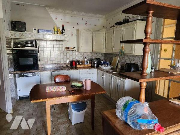 LA FLECHE Centre, Maison de ville 183 m² avec jardin

- Grand séjour de 61 m², salle d'eau, w...