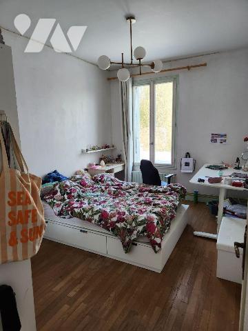 LA FLECHE Centre, Maison de ville 183 m² avec jardin

- Grand séjour de 61 m², salle d'eau, w...