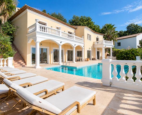 VILLA D'EXCEPTION DE 287 M² - VUE MER - PISCINE À DÉBORDEMENT
