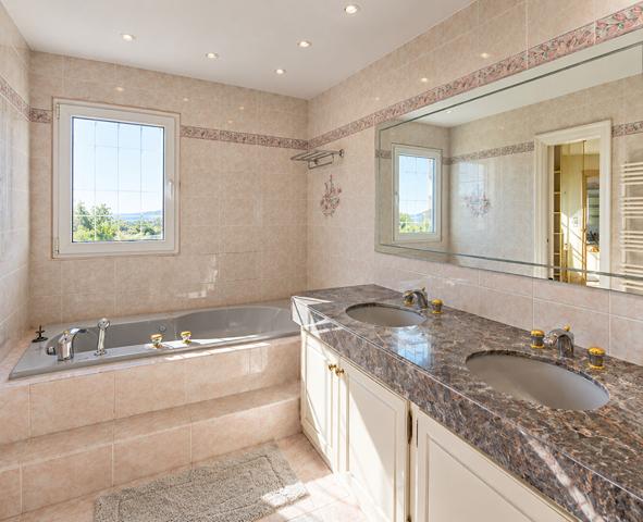 VILLA D'EXCEPTION DE 287 M² - VUE MER - PISCINE À DÉBORDEMENT