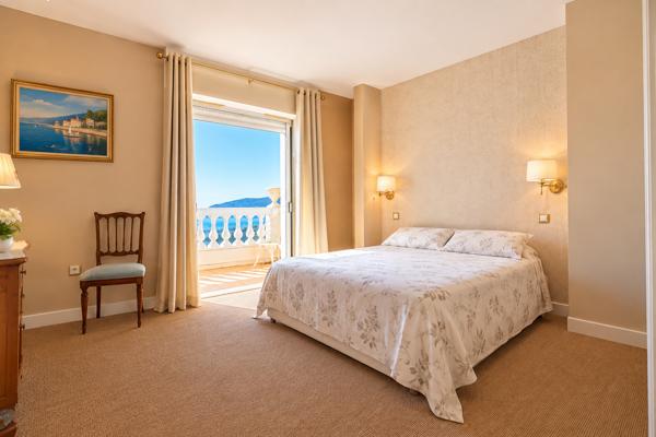 VILLA D'EXCEPTION DE 287 M² - VUE MER - PISCINE À DÉBORDEMENT