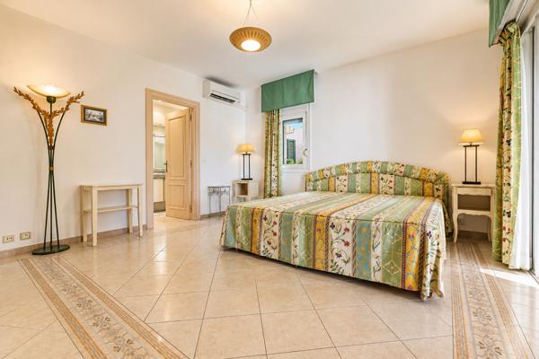 VILLA D'EXCEPTION DE 287 M² - VUE MER - PISCINE À DÉBORDEMENT