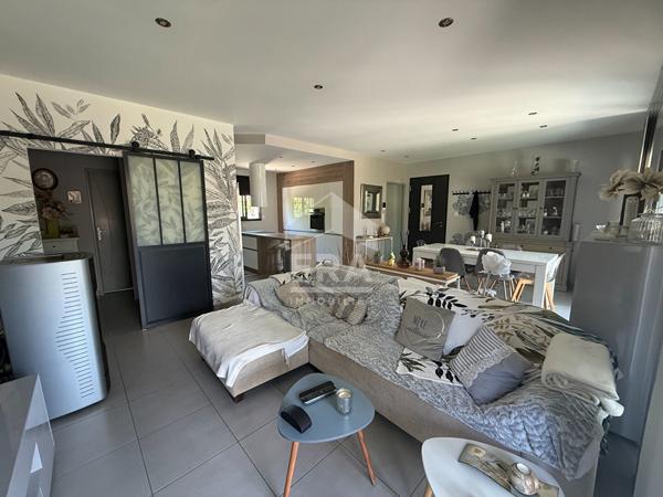 A VENDRE SAINT MAXIMIN LA SAINTE BAUME MAISON T6 DE 146 M² SUR 980 M² DE JARDIN AVEC 1 STUDIO ATTENANT ET  1 STUDIO INDEPENDANT A L'ETAGE
