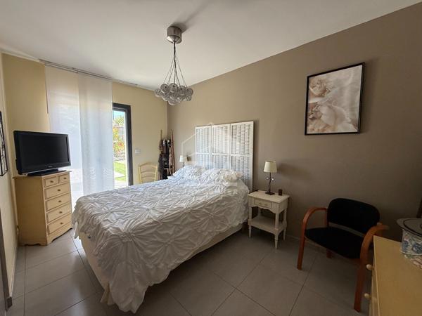 A VENDRE SAINT MAXIMIN LA SAINTE BAUME MAISON T6 DE 146 M² SUR 980 M² DE JARDIN AVEC 1 STUDIO ATTENANT ET  1 STUDIO INDEPENDANT A L'ETAGE