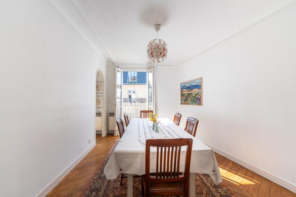 Appartement bourgeois baigné de lumière