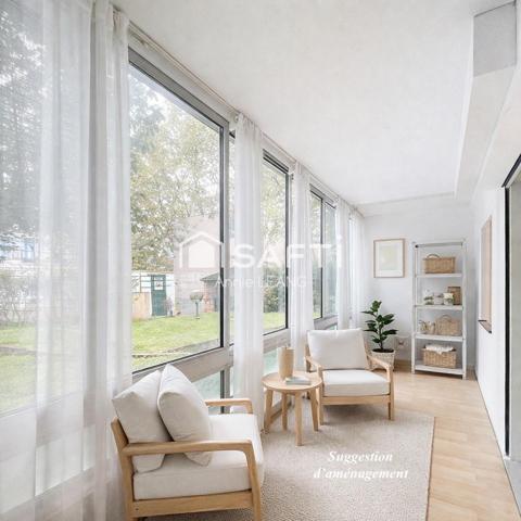 Appartement 2 pièces de 59 m² avec loggia et parking, ravalement récent, idéal résidence principale ou profession libérale.