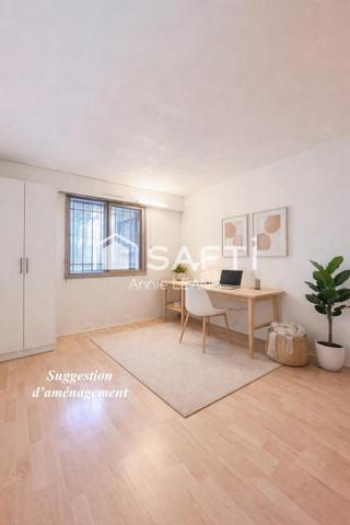 Appartement 2 pièces de 59 m² avec loggia et parking, ravalement récent, idéal résidence principale ou profession libérale.