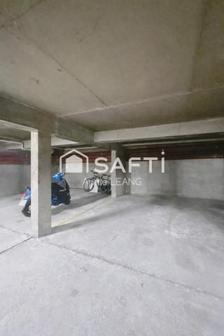 Appartement 2 pièces de 59 m² avec loggia et parking, ravalement récent, idéal résidence principale ou profession libérale.