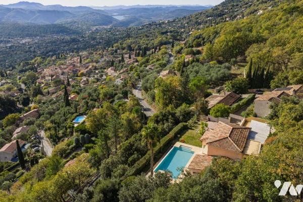 À vendre – Superbe villa avec piscine, vue panoramique mer et lac de Saint-Cassien.