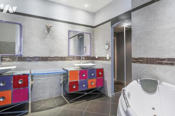 À vendre – Superbe villa avec piscine, vue panoramique mer et lac de Saint-Cassien.