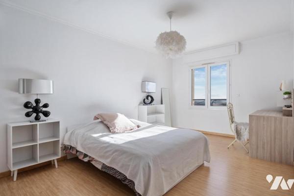 À vendre – Superbe villa avec piscine, vue panoramique mer et lac de Saint-Cassien.