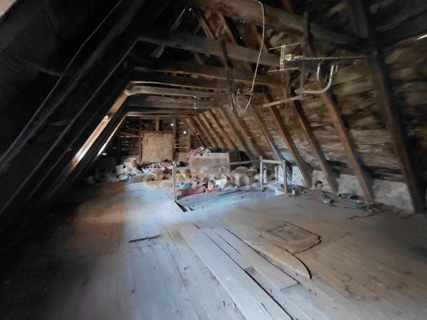 Maison de Maître du XVIIIe siècle avec dépendances et terrain – Puycapel (15)