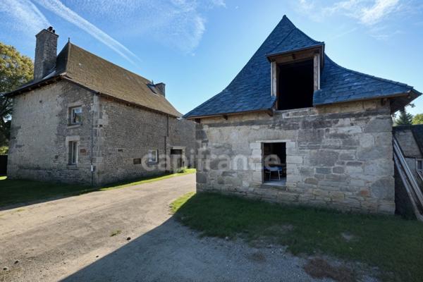 Maison de Maître du XVIIIe siècle avec dépendances et terrain – Puycapel (15)