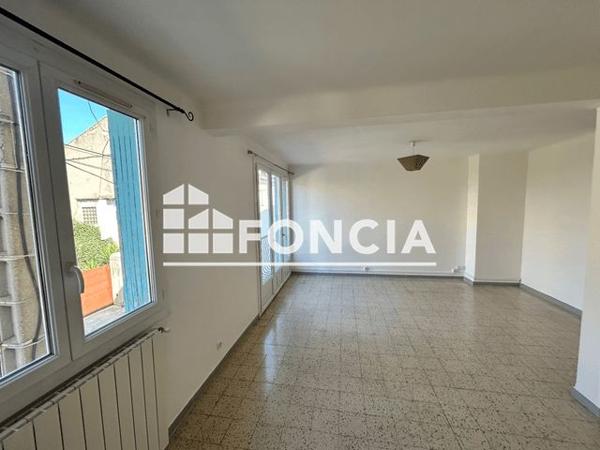 Location Appartement 4 pièces 76.8 m² - 33 RUE LAVASTRE Nimes 30000