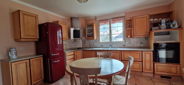 Maison indépendante - Beaux volumes - proximité école et commerces - Rouillon