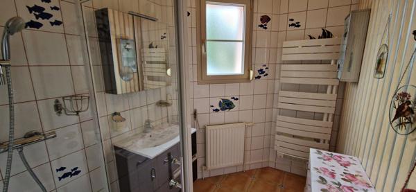 Maison indépendante - Beaux volumes - proximité école et commerces - Rouillon