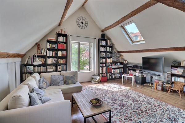 Bien de charme avec terrasse et vue sur l'église ? Quartier historique