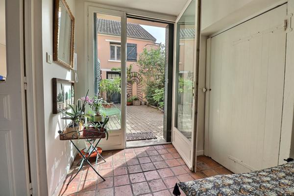 Bien de charme avec terrasse et vue sur l'église ? Quartier historique