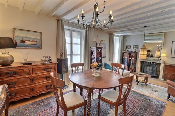 Bien de charme avec terrasse et vue sur l'église ? Quartier historique