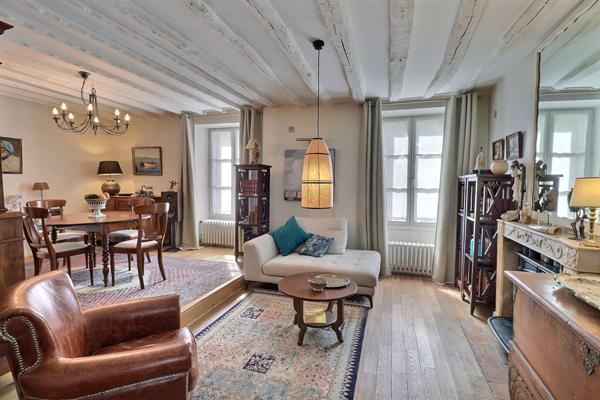 Bien de charme avec terrasse et vue sur l'église ? Quartier historique