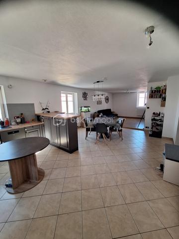 BSK immobilier vous propose de découvrir en exclusivité  ce magnifique appartement de 110 m², offrant de beaux volumes et une agréable luminosité.

Il se compose de :

3 belles chambres, idéales pour une famille ou un espace de télétravail.
Une cuisine équipée ouverte sur un vaste séjour lumineux créant un espace de vie convivial et chaleureux parfait pour recevoir famille et amis.

De nombreux espaces de rangement et une distribution fonctionnelle des pièces.

Situé dans un environnement calme, tout en étant à proximité immédiate des commerces, des écoles et des transports, cet appartement réunit confort, praticité et qualité de vie.

Grâce à ses belles surfaces et à sa luminosité, il constitue une opportunité idéale pour une résidence principale ou un investissement.

À visiter sans tarder ! Contactez-nous pour plus d'informations ou pour organiser une visite.

Dominique BSK IMMOBILIER
06.21.07.20.36