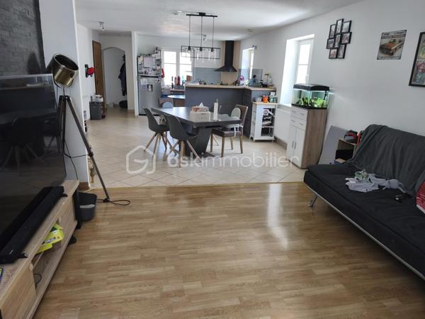 BSK immobilier vous propose de découvrir en exclusivité  ce magnifique appartement de 110 m², offrant de beaux volumes et une agréable luminosité.

Il se compose de :

3 belles chambres, idéales pour une famille ou un espace de télétravail.
Une cuisine équipée ouverte sur un vaste séjour lumineux créant un espace de vie convivial et chaleureux parfait pour recevoir famille et amis.

De nombreux espaces de rangement et une distribution fonctionnelle des pièces.

Situé dans un environnement calme, tout en étant à proximité immédiate des commerces, des écoles et des transports, cet appartement réunit confort, praticité et qualité de vie.

Grâce à ses belles surfaces et à sa luminosité, il constitue une opportunité idéale pour une résidence principale ou un investissement.

À visiter sans tarder ! Contactez-nous pour plus d'informations ou pour organiser une visite.

Dominique BSK IMMOBILIER
06.21.07.20.36