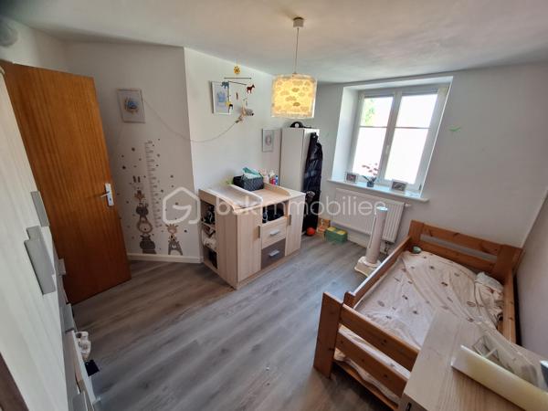 BSK immobilier vous propose de découvrir en exclusivité  ce magnifique appartement de 110 m², offrant de beaux volumes et une agréable luminosité.

Il se compose de :

3 belles chambres, idéales pour une famille ou un espace de télétravail.
Une cuisine équipée ouverte sur un vaste séjour lumineux créant un espace de vie convivial et chaleureux parfait pour recevoir famille et amis.

De nombreux espaces de rangement et une distribution fonctionnelle des pièces.

Situé dans un environnement calme, tout en étant à proximité immédiate des commerces, des écoles et des transports, cet appartement réunit confort, praticité et qualité de vie.

Grâce à ses belles surfaces et à sa luminosité, il constitue une opportunité idéale pour une résidence principale ou un investissement.

À visiter sans tarder ! Contactez-nous pour plus d'informations ou pour organiser une visite.

Dominique BSK IMMOBILIER
06.21.07.20.36