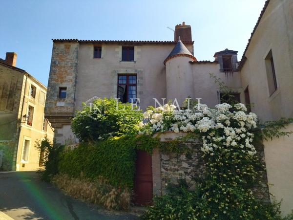 ELEGANTE MAISON DU XVIème SIECLE ENTRE ANGERS ET NANTES