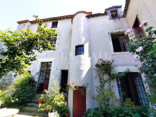 ELEGANTE MAISON DU XVIème SIECLE ENTRE ANGERS ET NANTES