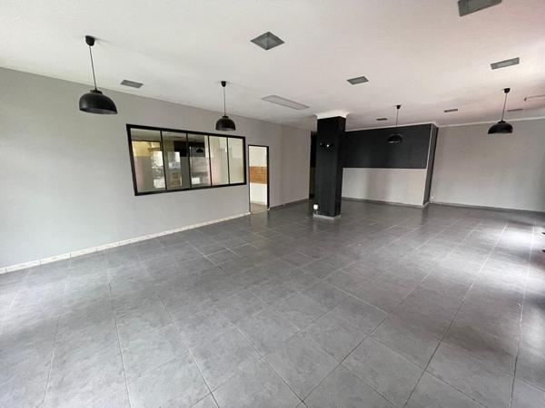 A VENDRE - Local commercial Doué En Anjou 395 m2 - D5732
